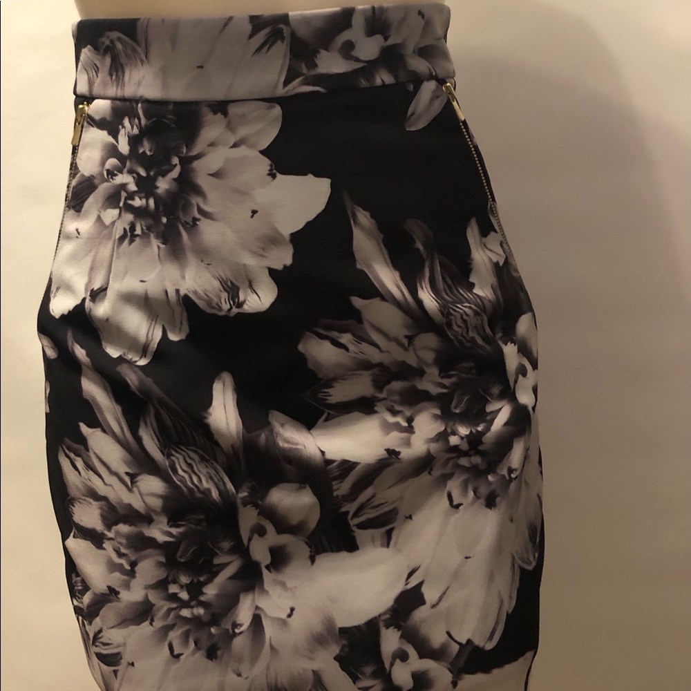 H & M Floral pencil skirt size 4 office